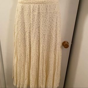 Long midi lace skirt, cream colored. Lined size 1x